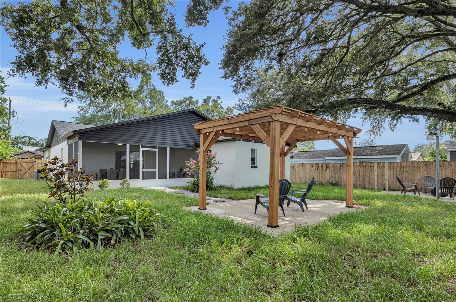 Listing photo id 33 for 1005 Indiana Avenue