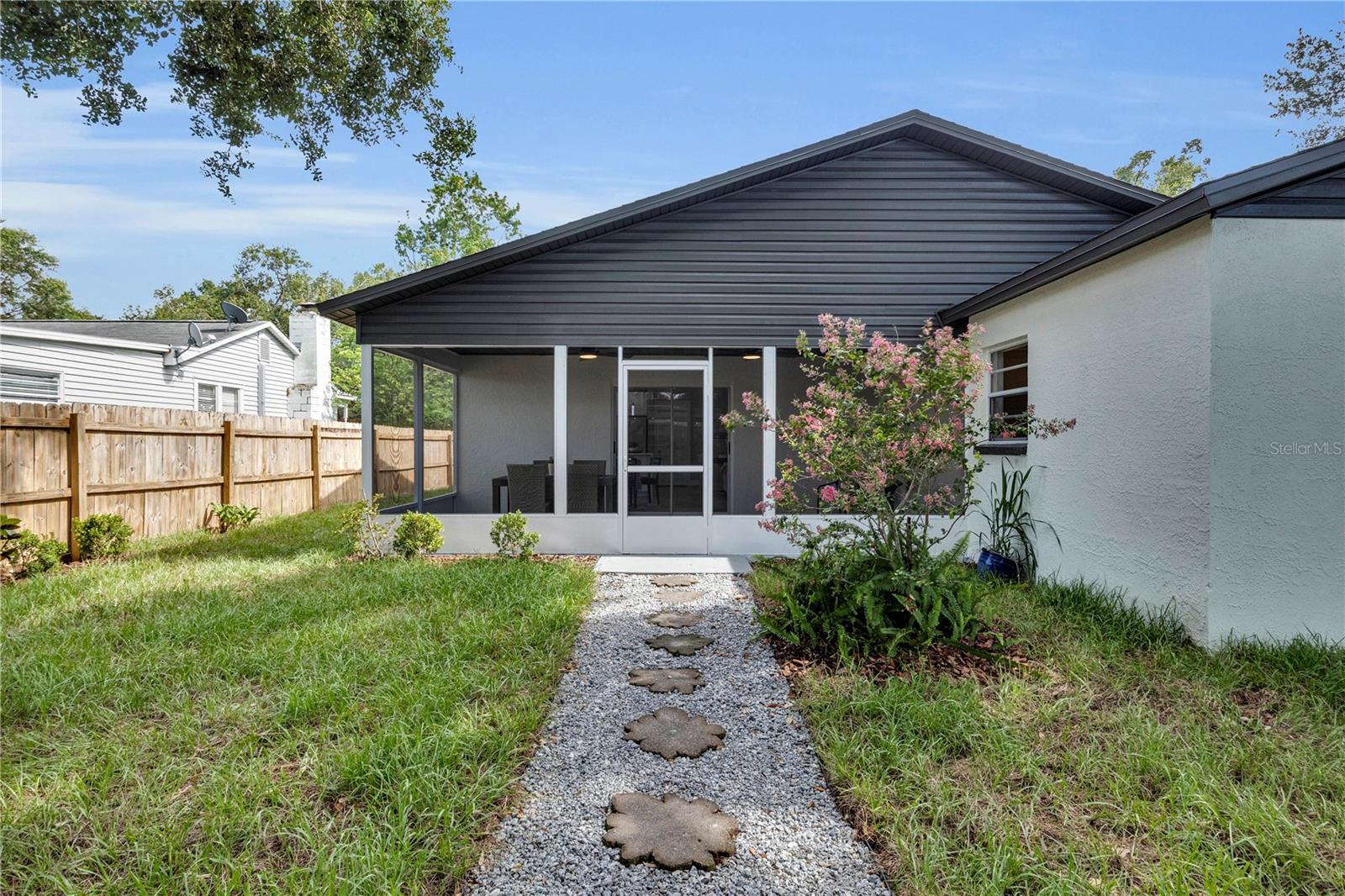 Listing photo id 34 for 1005 Indiana Avenue