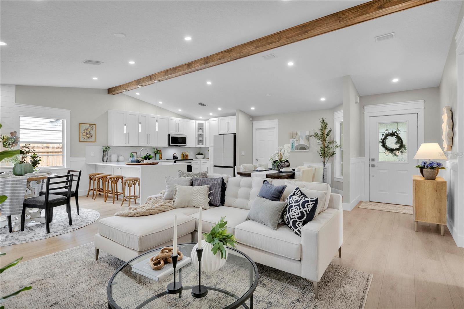 Listing photo id 2 for 1005 Indiana Avenue