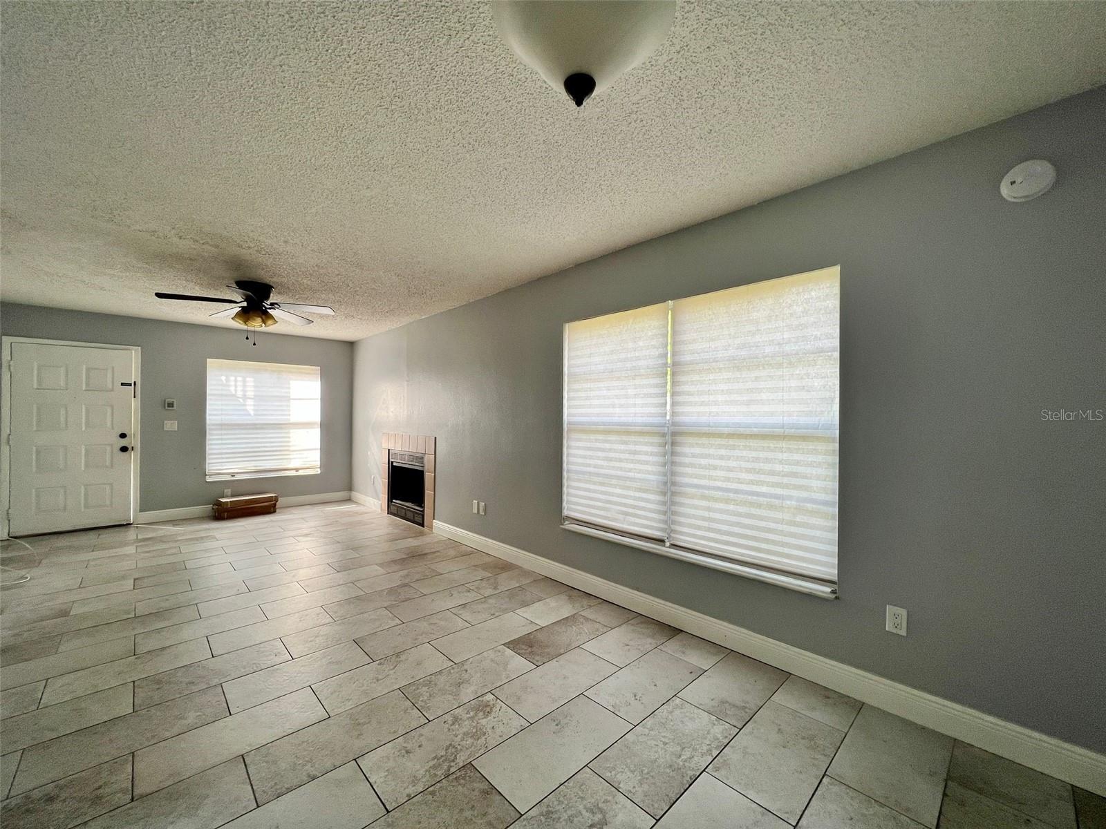 Listing photo id 4 for 3964 Dream Oak Place 104
