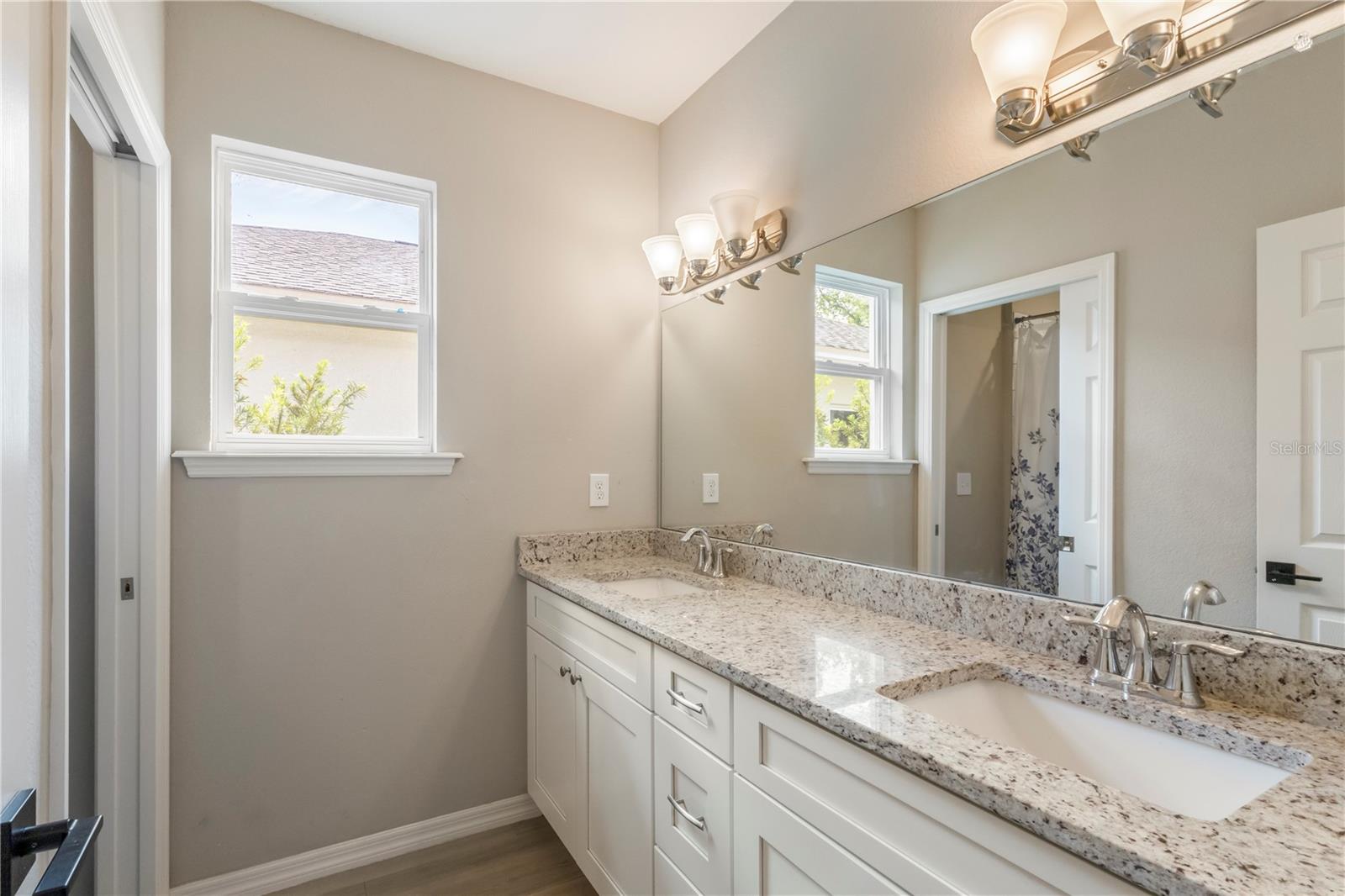 Image 17 of 21 For 305 9th Street