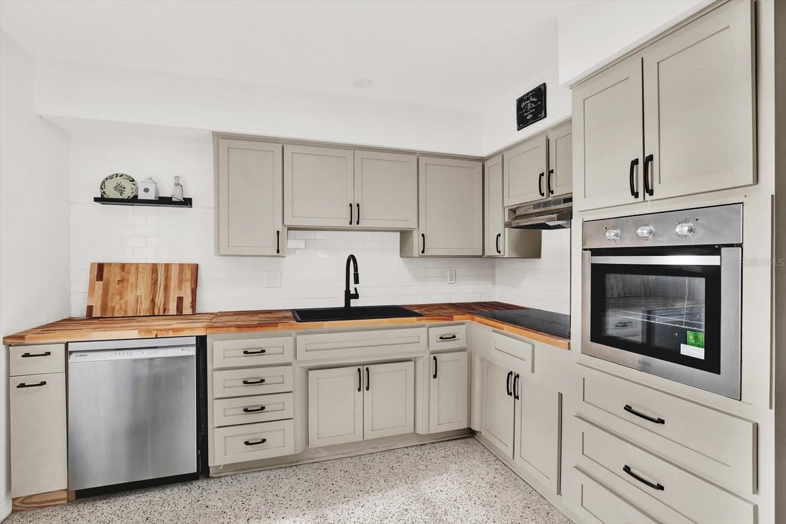 Image 10 of 29 For 914 Freemont Street S