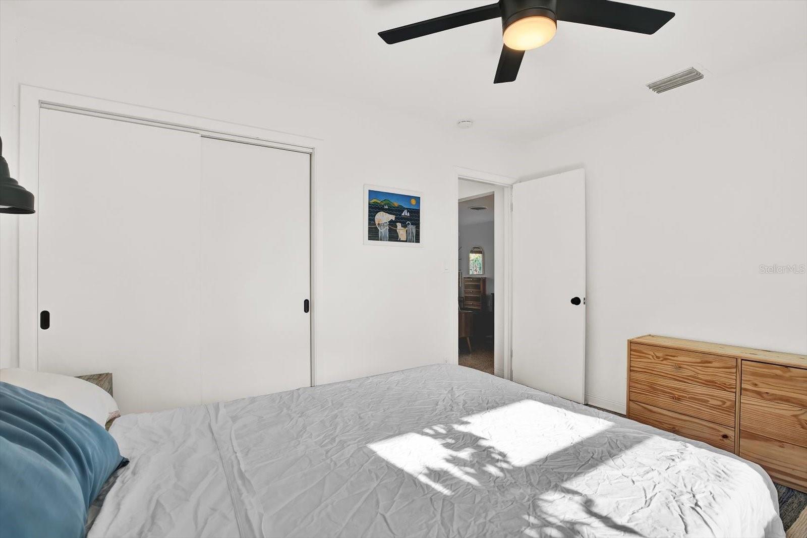 Image 13 of 29 For 914 Freemont Street S