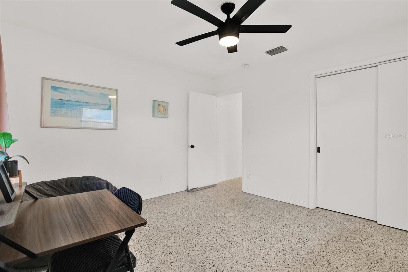 Image 16 of 29 For 914 Freemont Street S