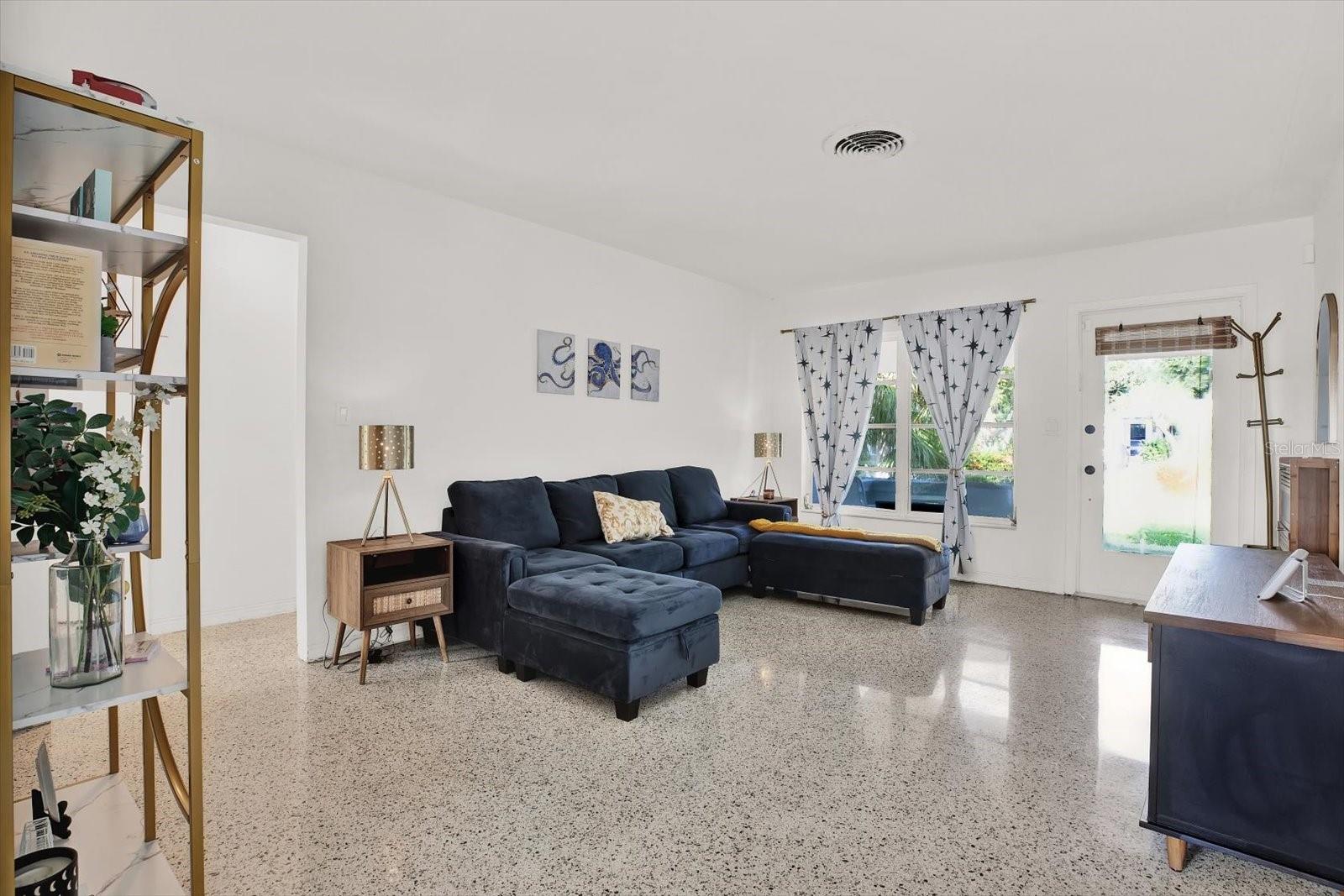 Image 6 of 29 For 914 Freemont Street S