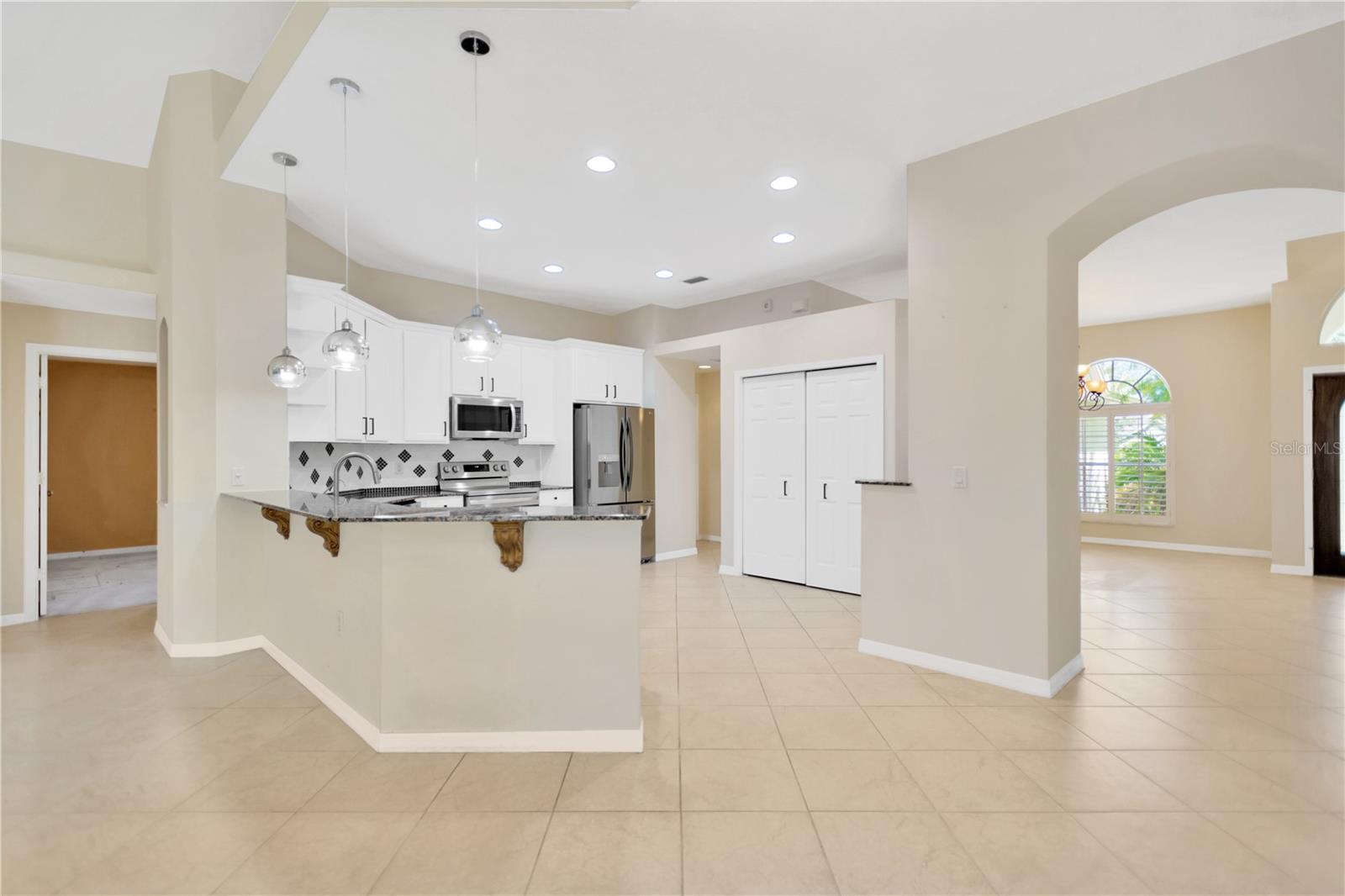 Image 4 of 34 For 12427 Creek Edge Drive