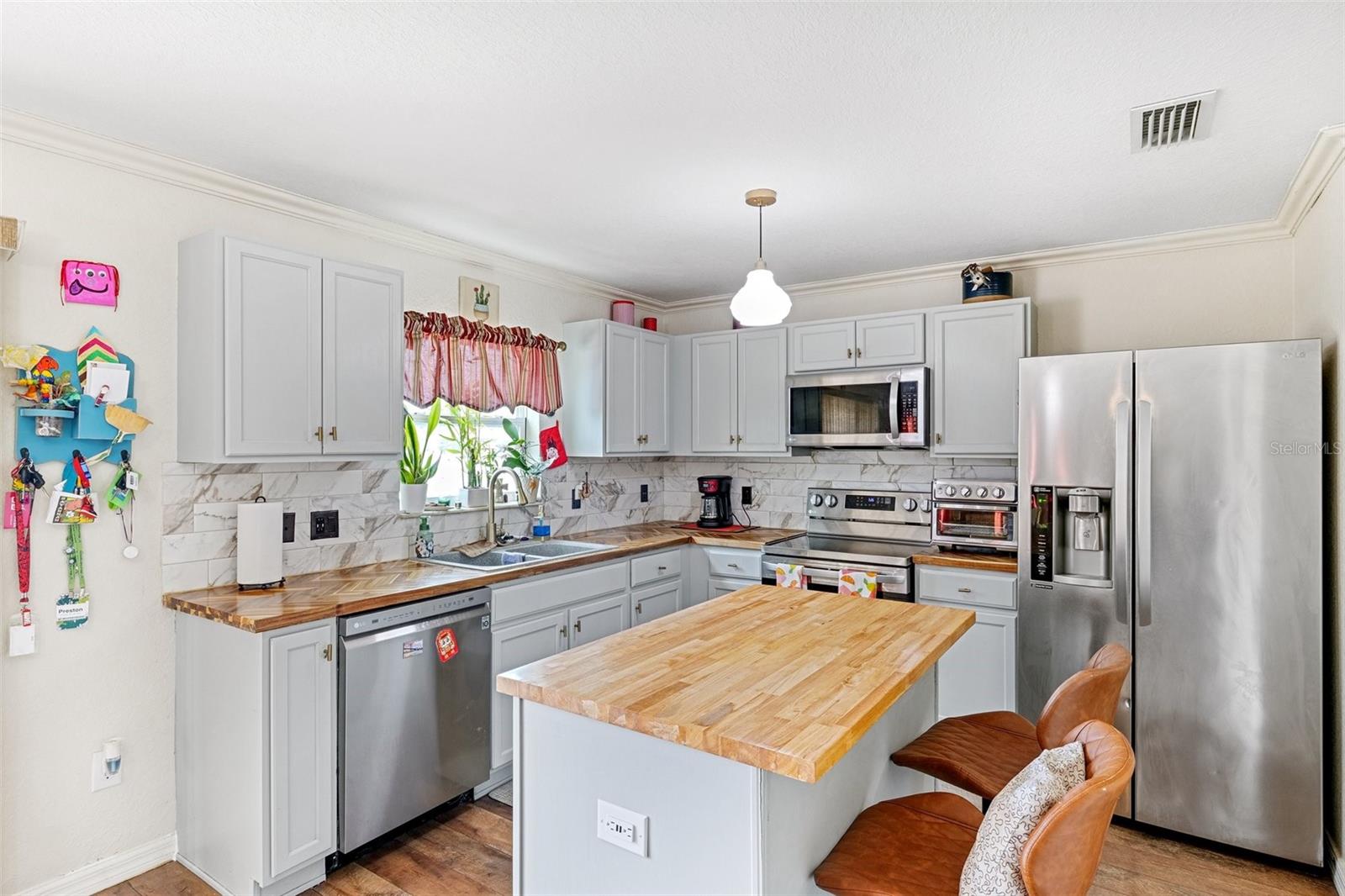 Image 14 of 39 For 12925 Keefer Court