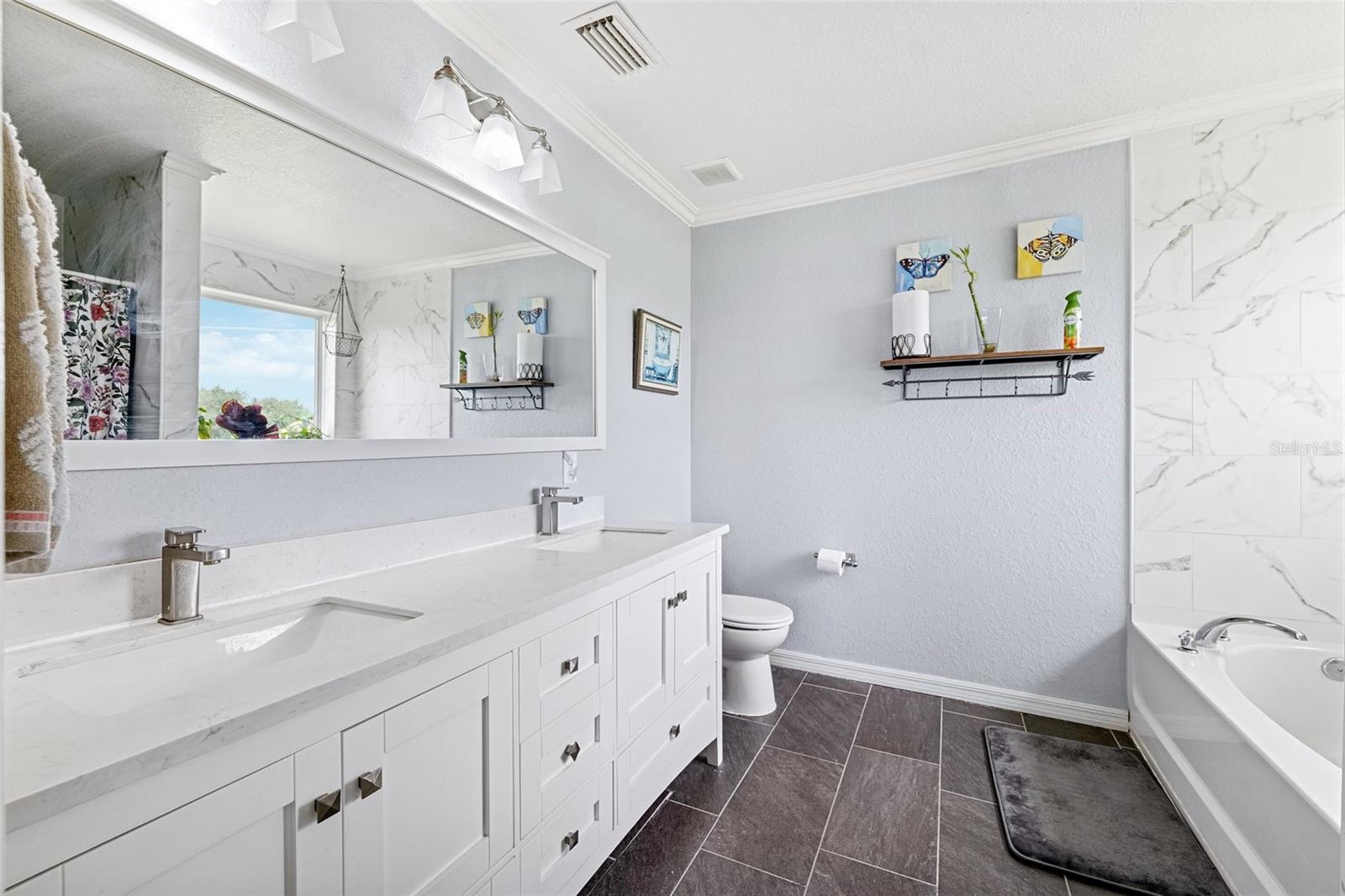 Image 21 of 39 For 12925 Keefer Court
