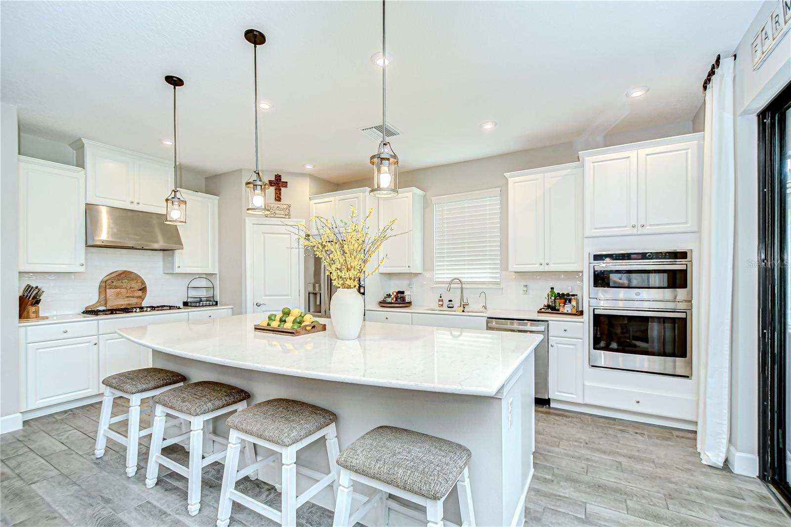 Listing photo id 8 for 10577 Calluna Drive