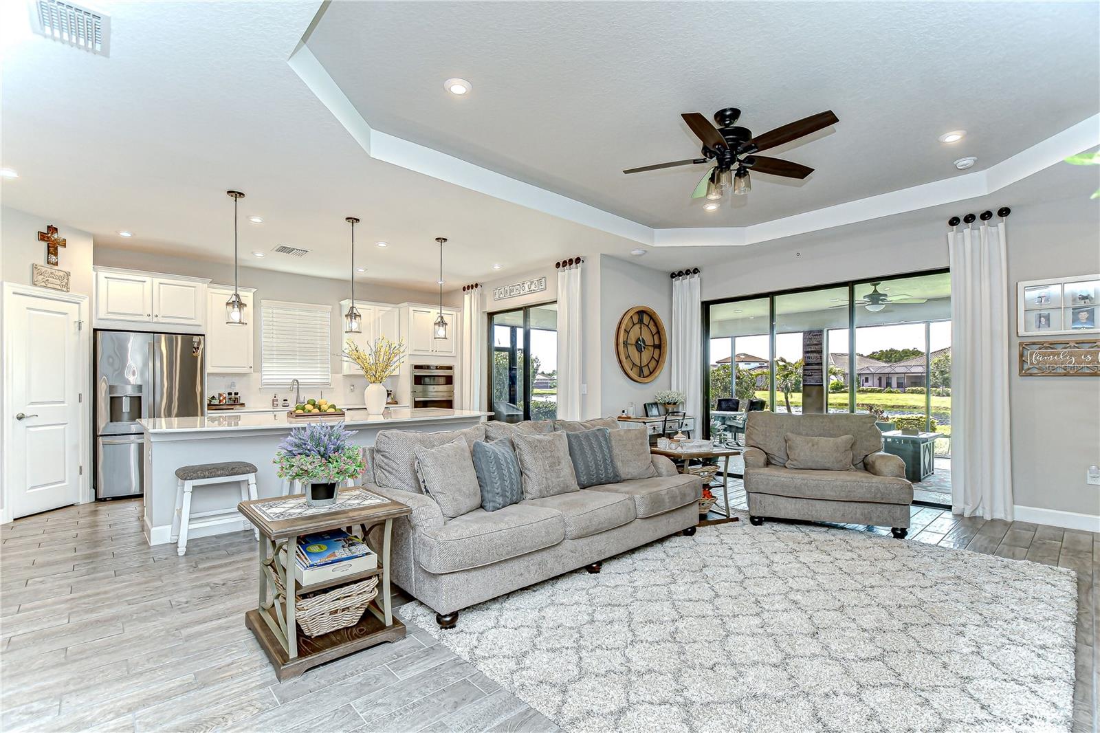 Listing photo id 12 for 10577 Calluna Drive