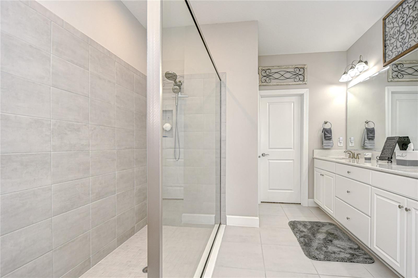 Listing photo id 17 for 10577 Calluna Drive
