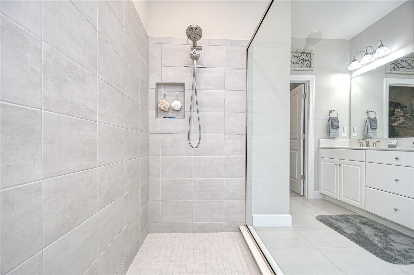 Listing photo id 18 for 10577 Calluna Drive