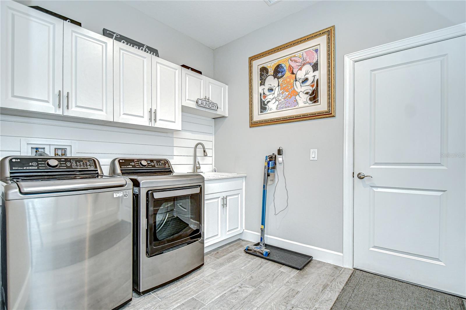 Listing photo id 26 for 10577 Calluna Drive