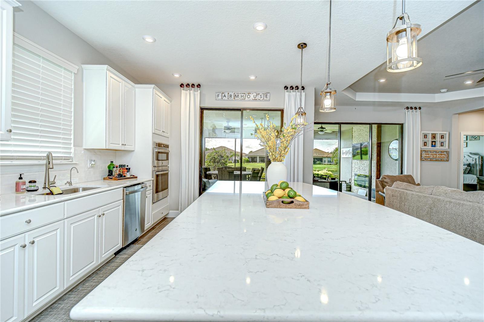 Listing photo id 7 for 10577 Calluna Drive