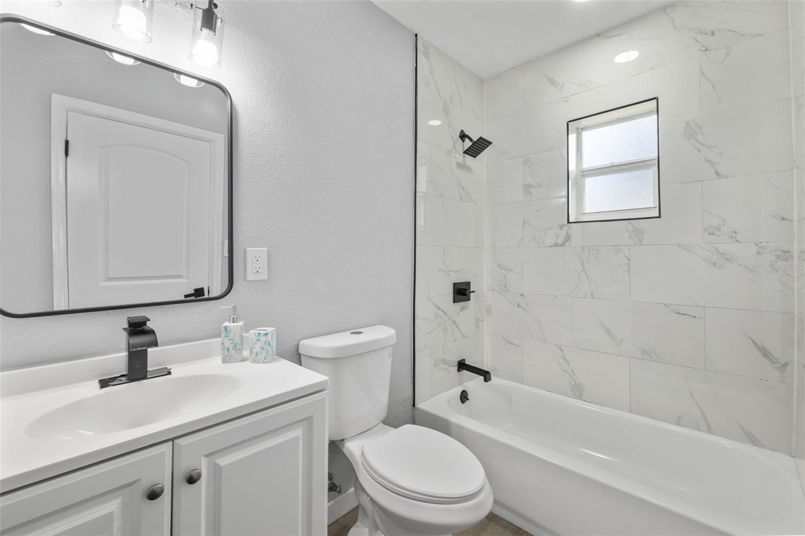 Image 16 of 32 For 351 Avenue N Ne