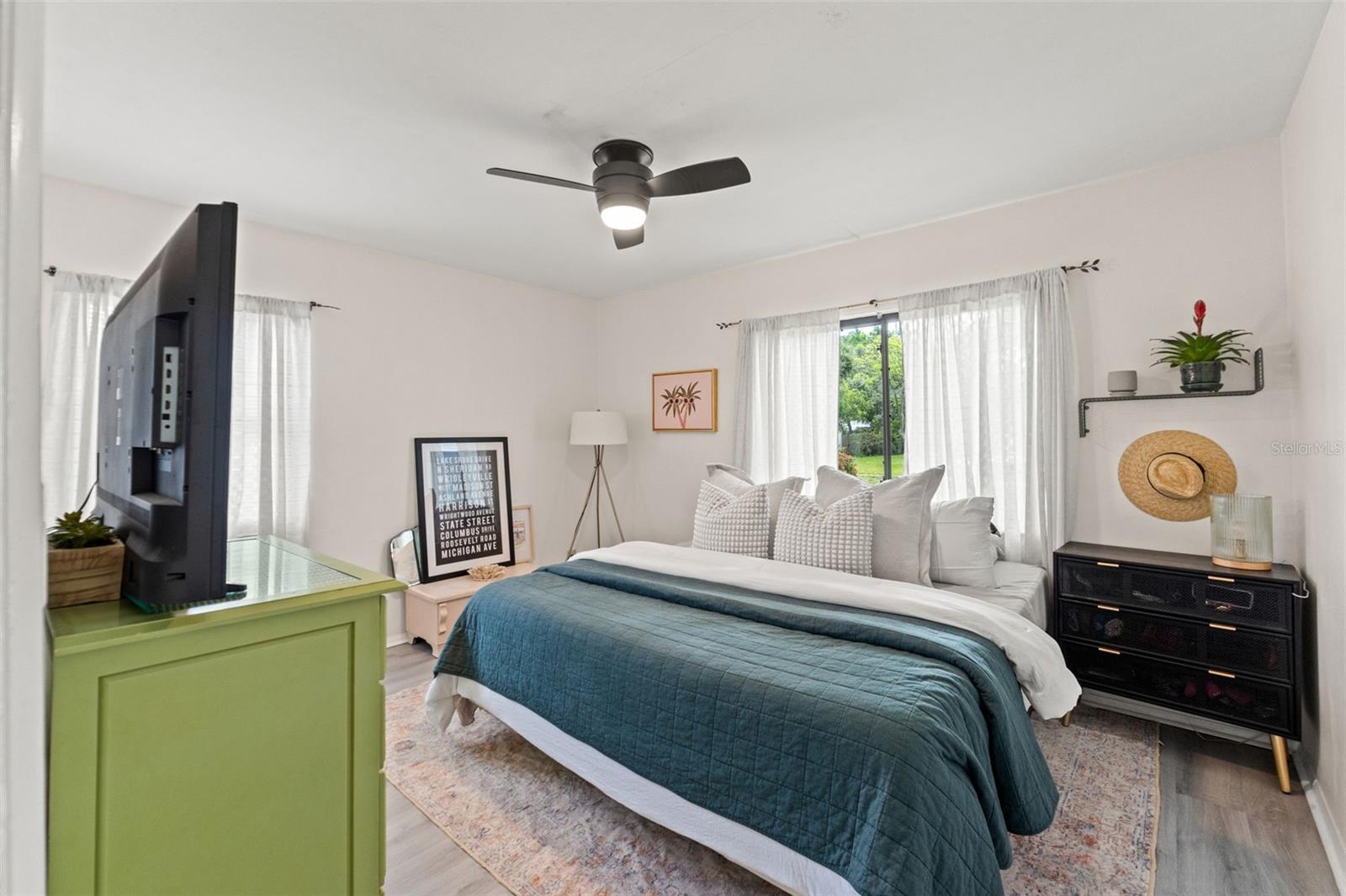 Image 17 of 33 For 830 47th Avenue N