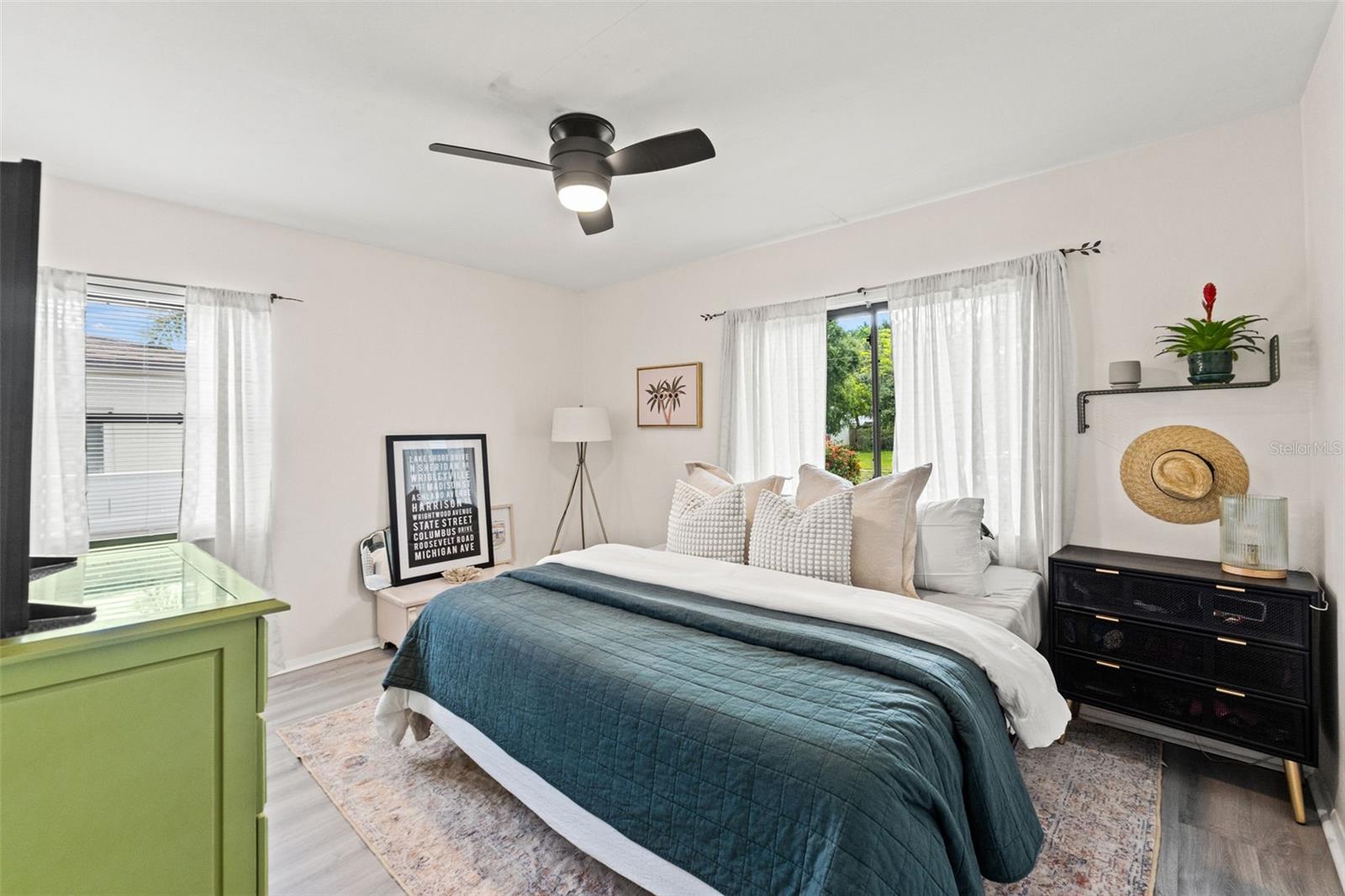 Image 18 of 33 For 830 47th Avenue N