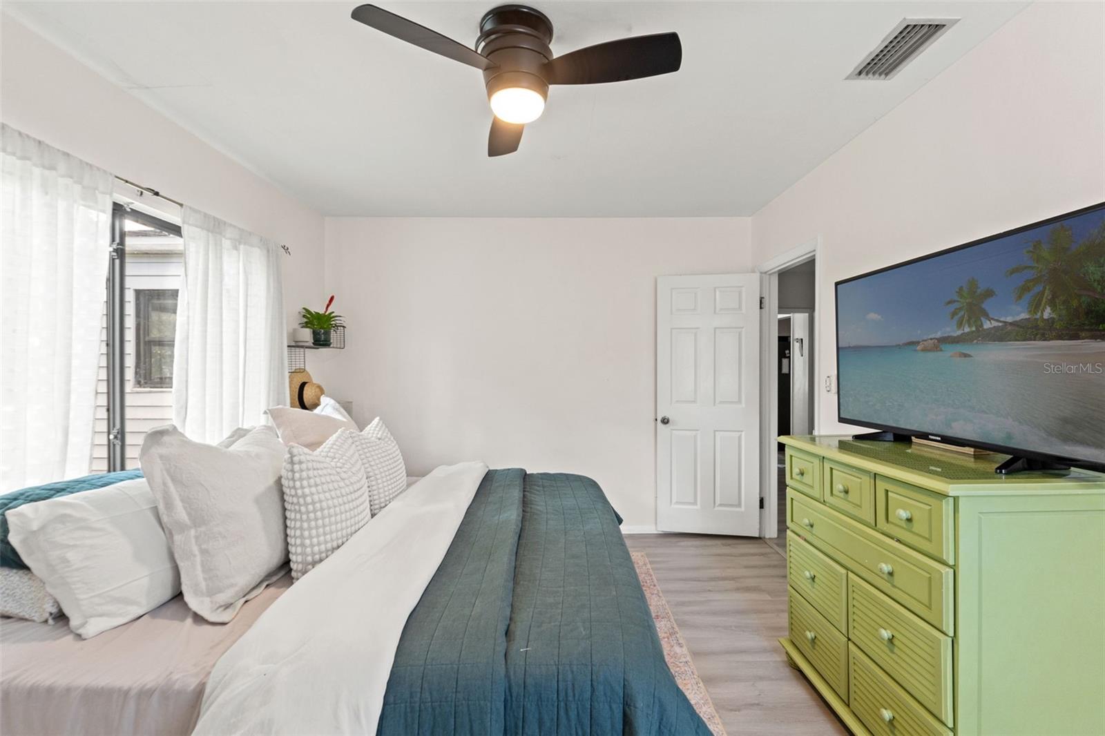 Image 19 of 33 For 830 47th Avenue N