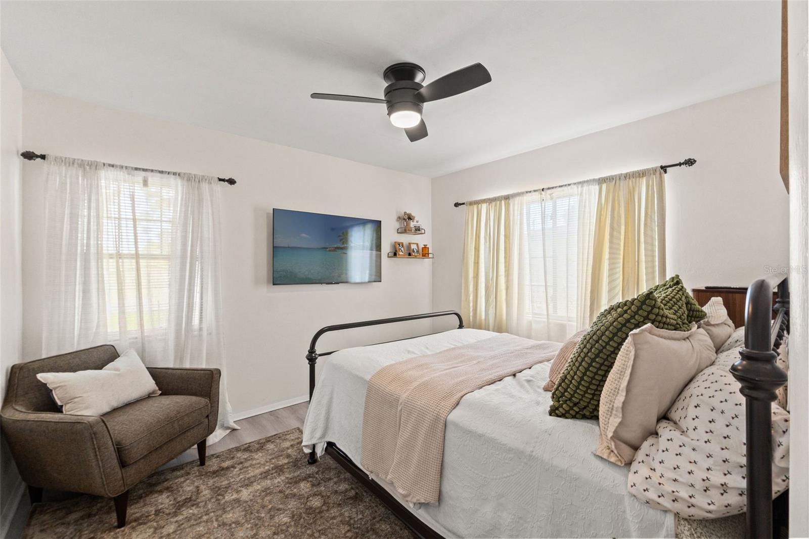 Image 21 of 33 For 830 47th Avenue N