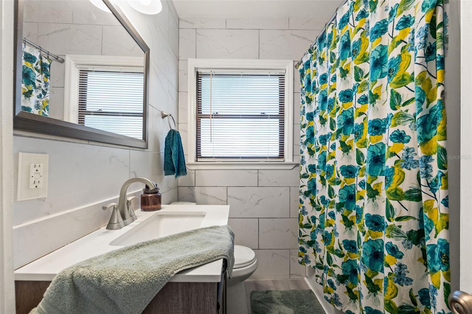 Image 23 of 33 For 830 47th Avenue N