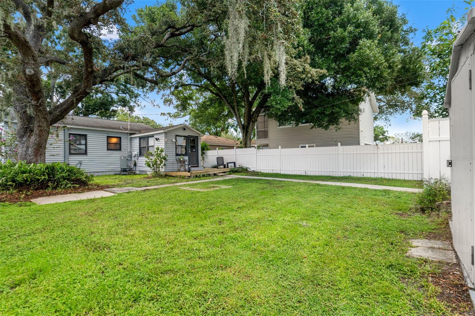 Image 28 of 33 For 830 47th Avenue N