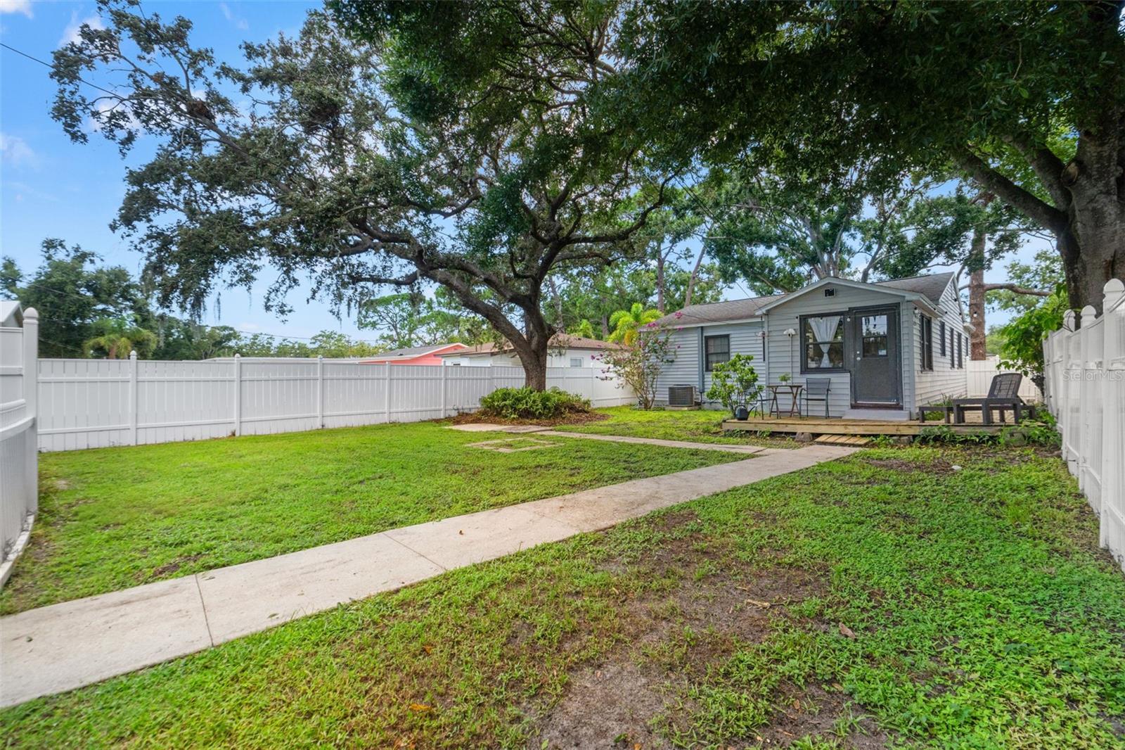 Image 29 of 33 For 830 47th Avenue N