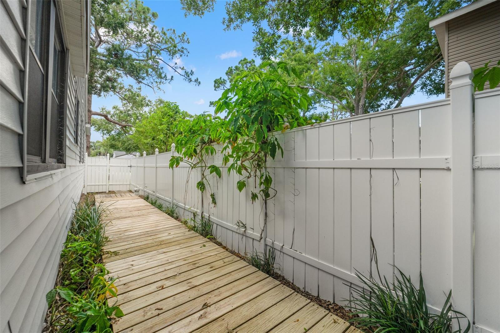 Image 32 of 33 For 830 47th Avenue N