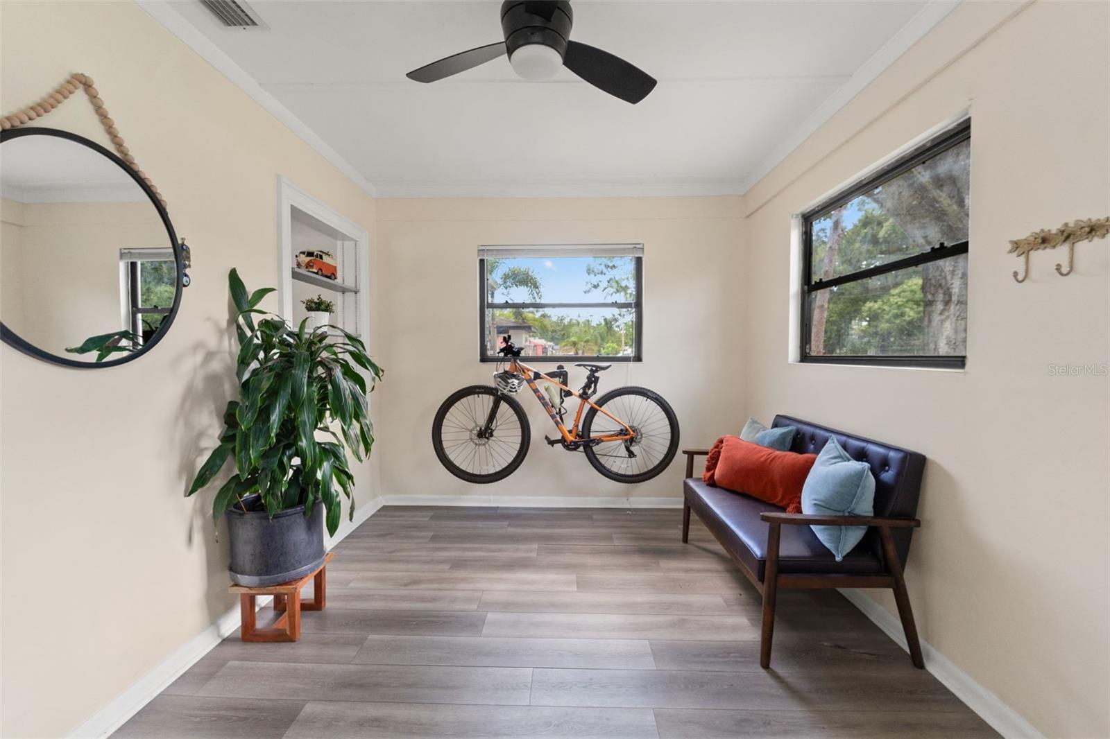 Image 4 of 33 For 830 47th Avenue N