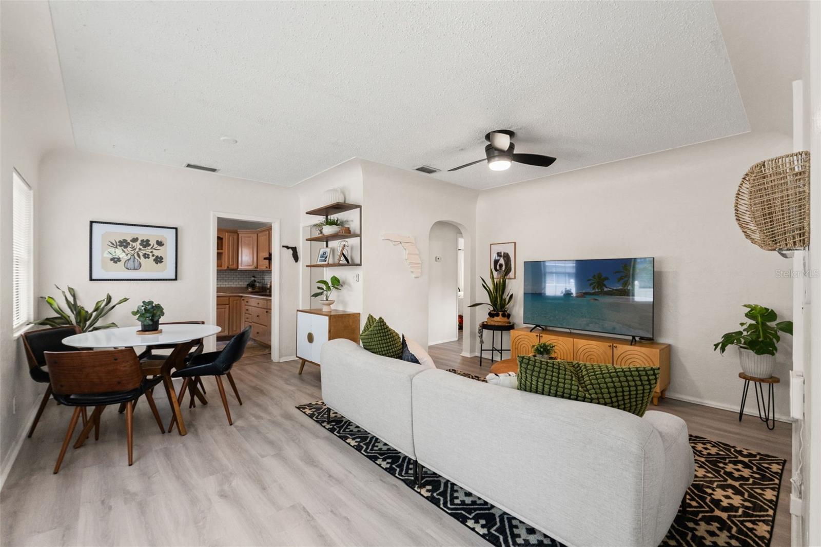 Image 6 of 33 For 830 47th Avenue N