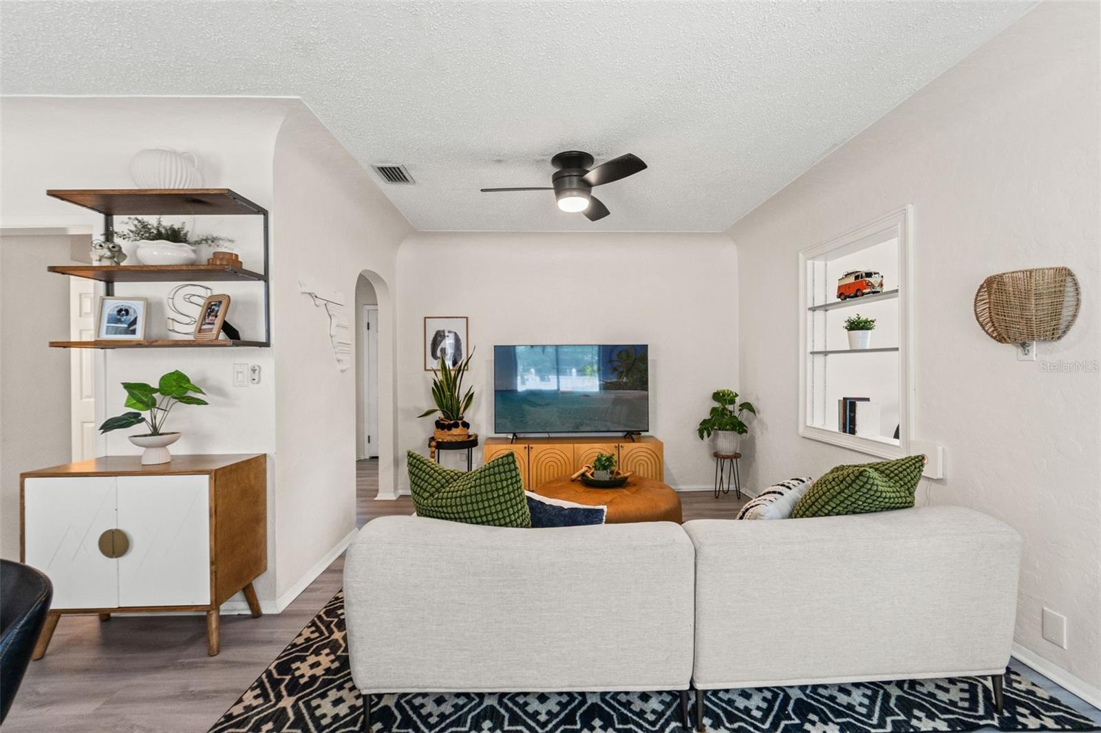 Image 8 of 33 For 830 47th Avenue N