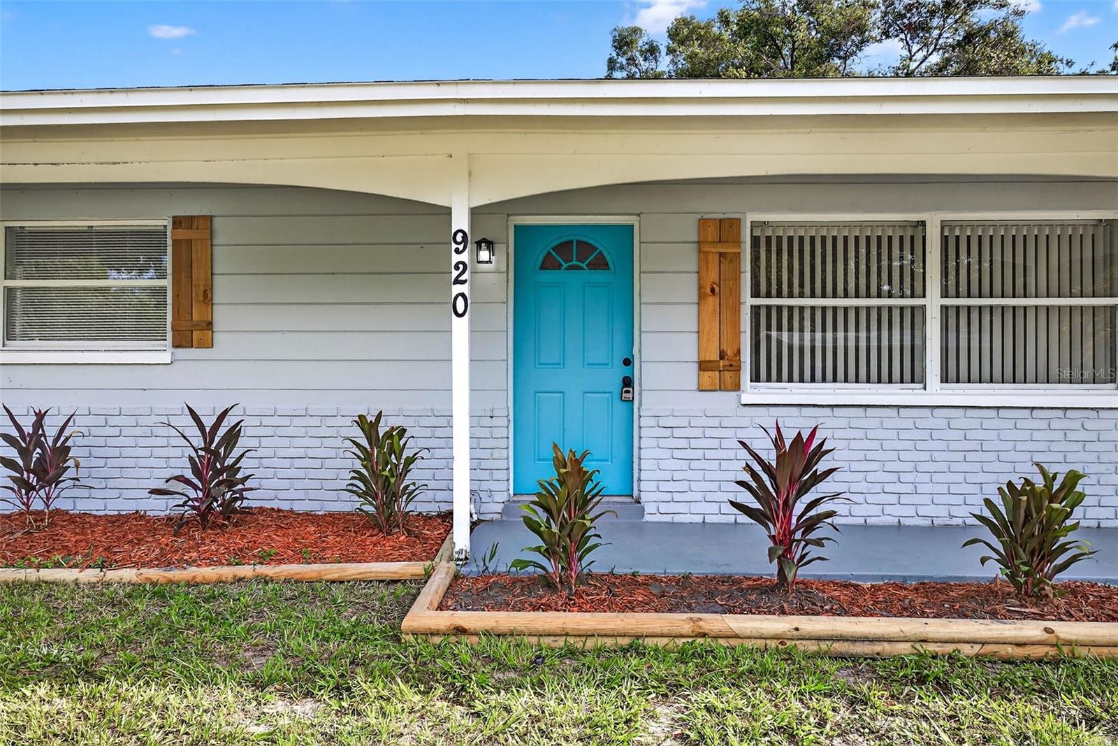 Image 2 of 18 For 920 Lakeside Drive