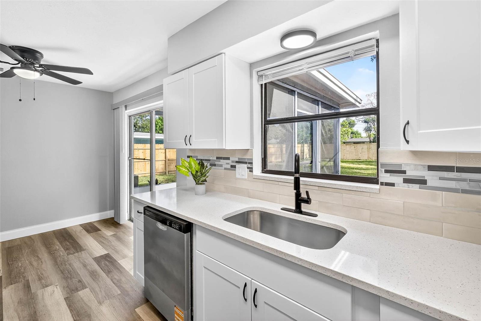 Image 7 of 18 For 920 Lakeside Drive
