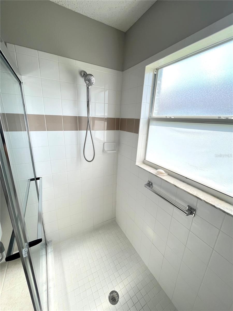 Image 33 of 51 For 11802 Aintree Court