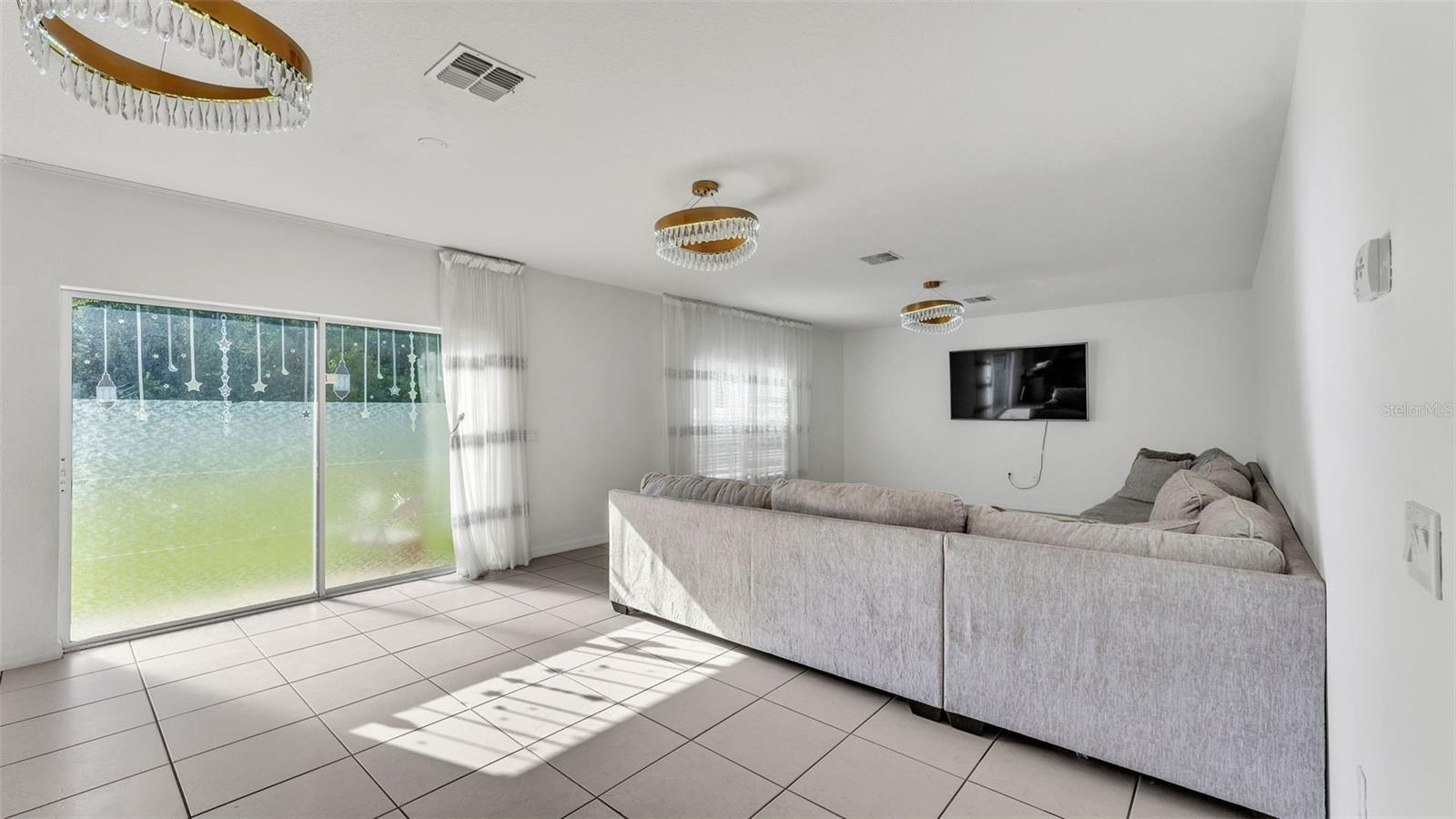 Image 14 of 38 For 2259 Waukegan Drive