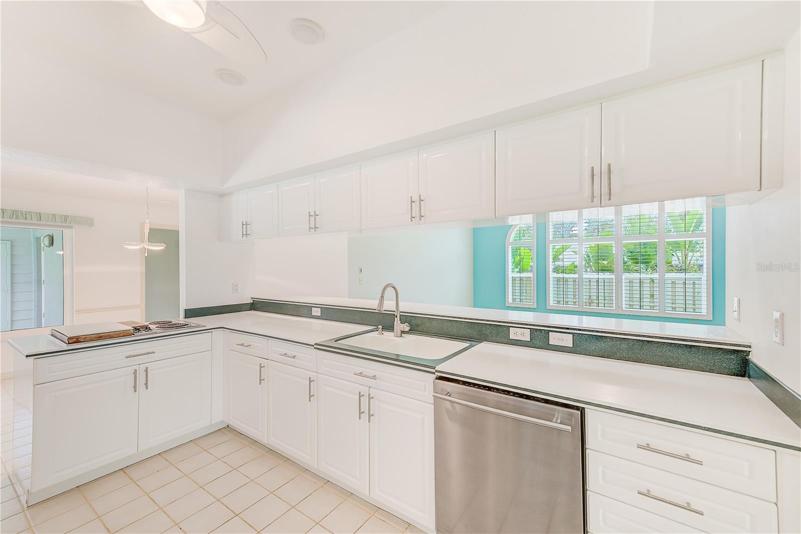 Listing photo id 21 for 14106 Kensington Oak Place