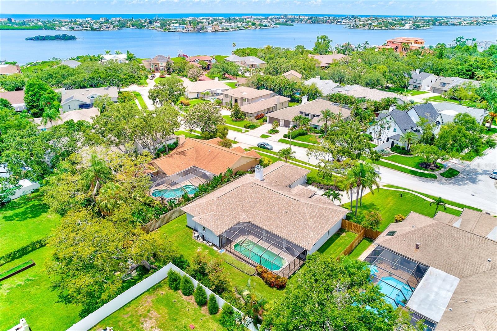 Listing photo id 2 for 14106 Kensington Oak Place