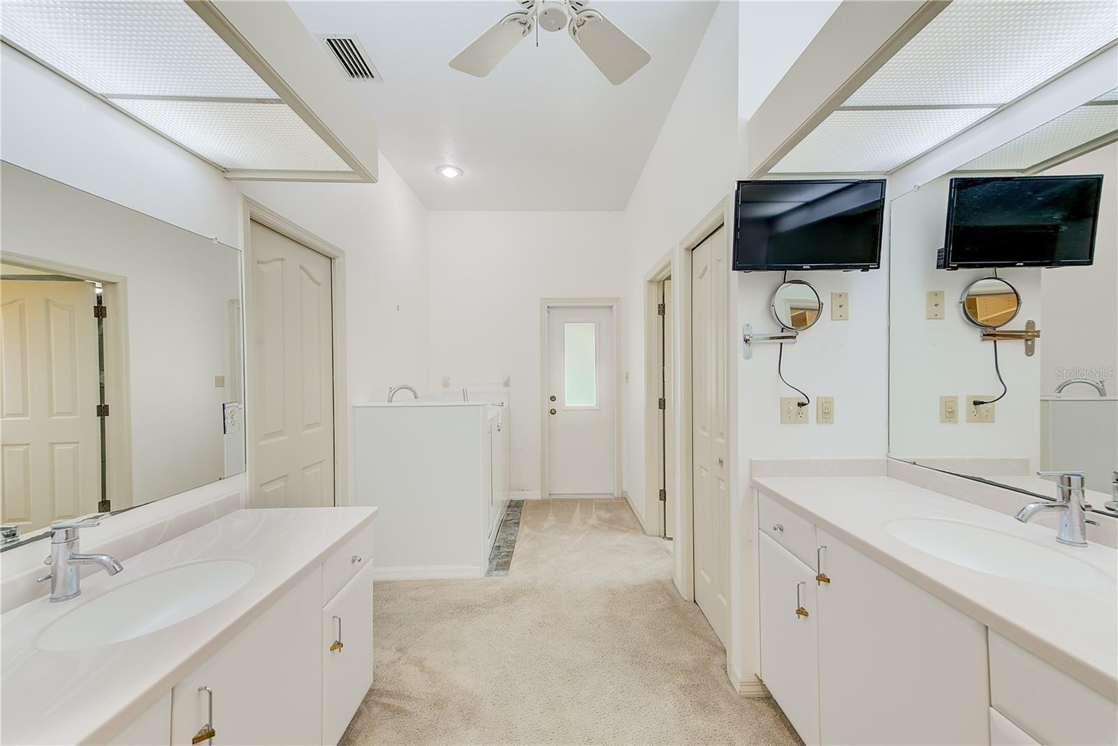 Listing photo id 39 for 14106 Kensington Oak Place