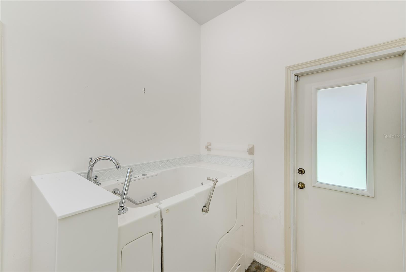 Listing photo id 41 for 14106 Kensington Oak Place