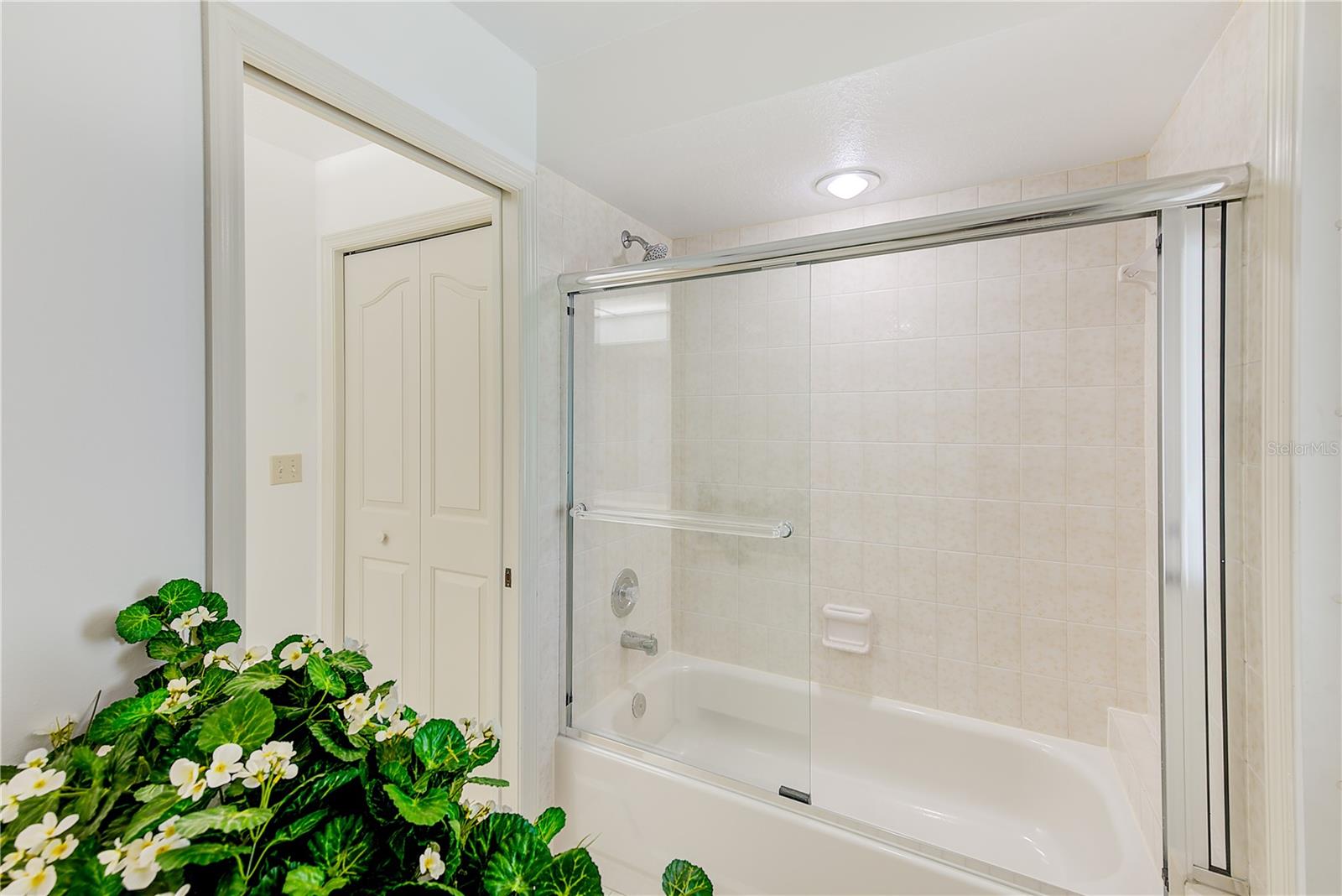 Listing photo id 46 for 14106 Kensington Oak Place