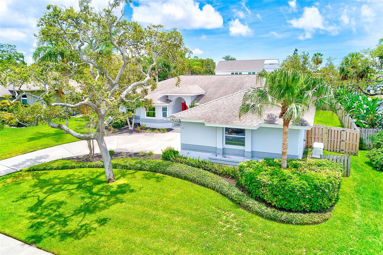 Listing photo id 3 for 14106 Kensington Oak Place