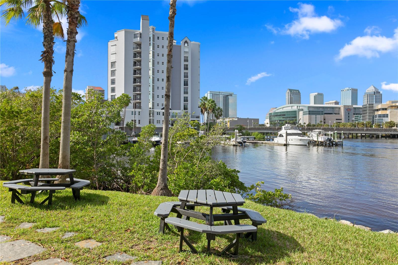 Image 38 of 65 For 749 Mainsail Drive 749