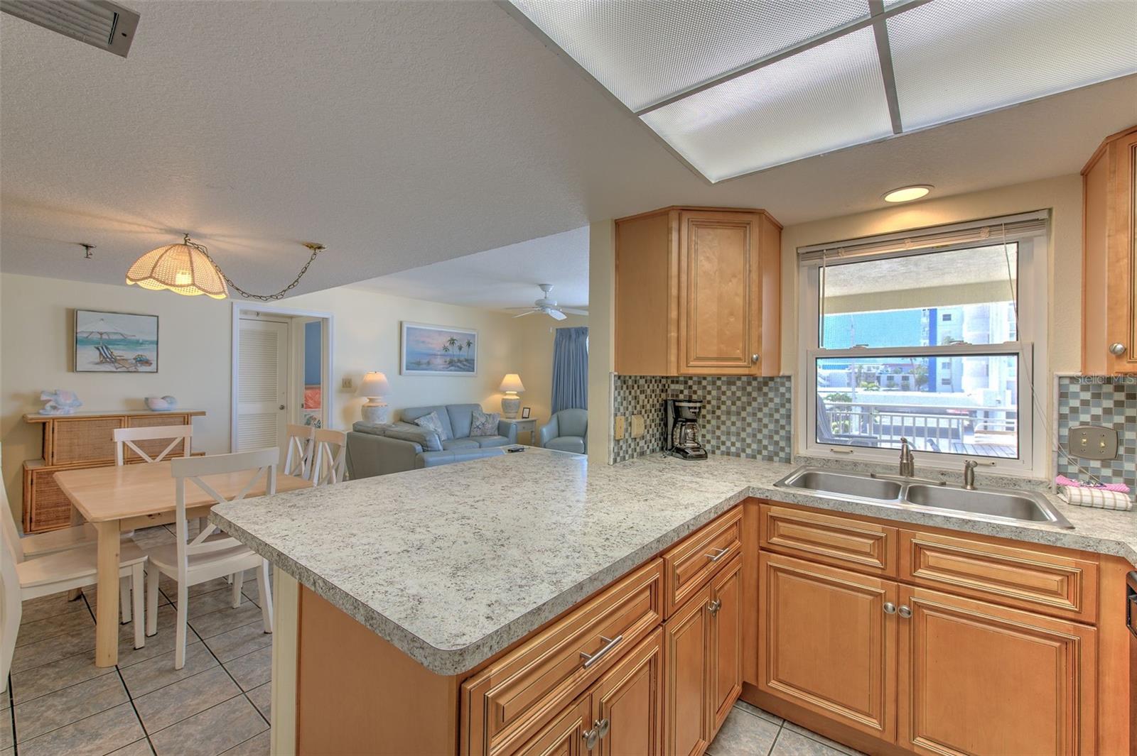 Image 20 of 43 For 17450 Gulf Boulevard 103