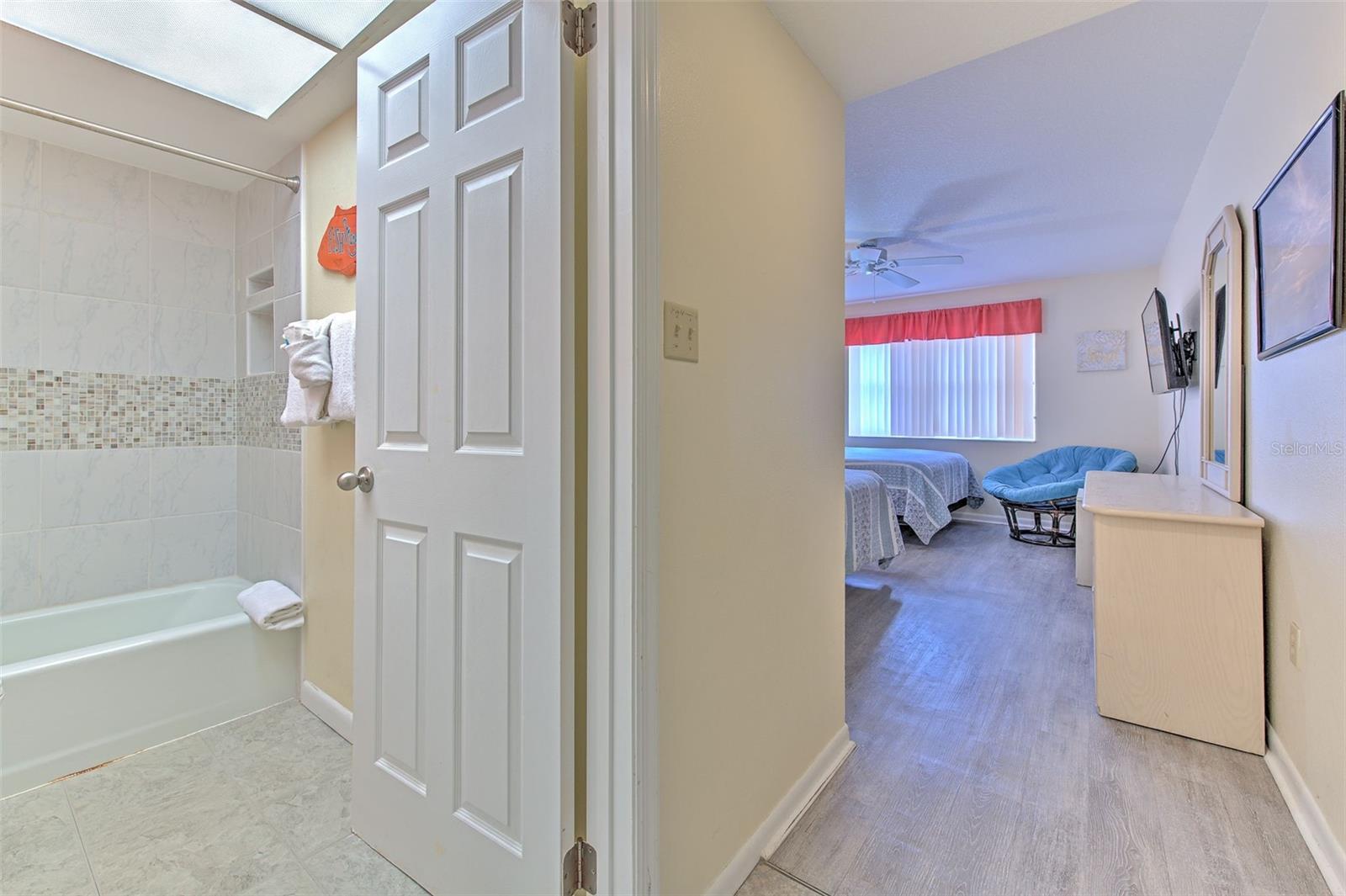 Image 27 of 43 For 17450 Gulf Boulevard 103