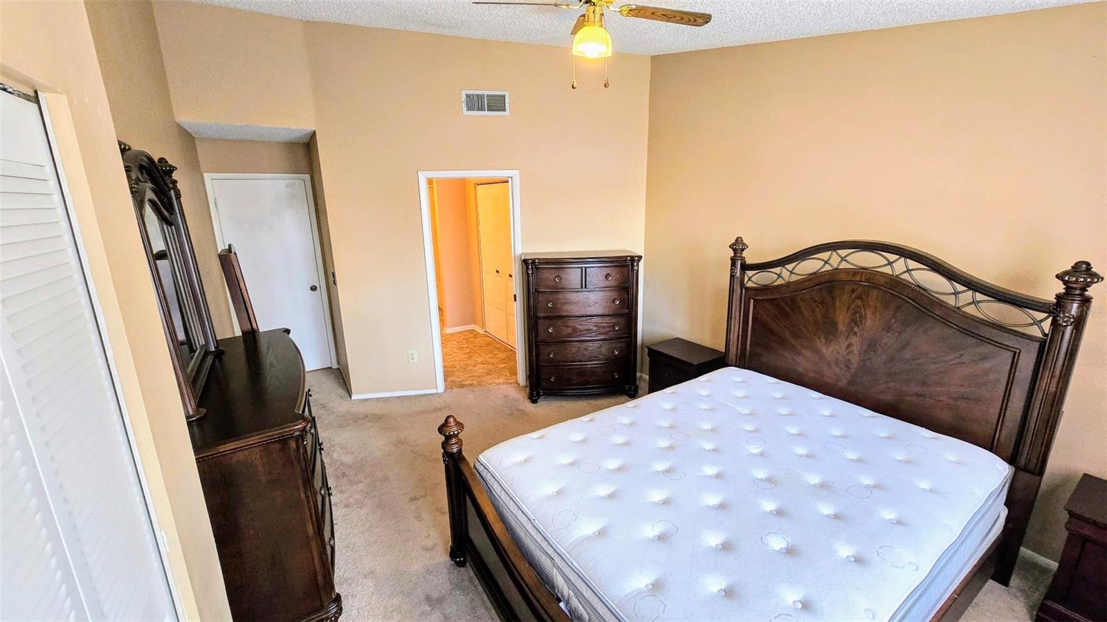 Listing photo id 5 for 7144 Bank Drive 205