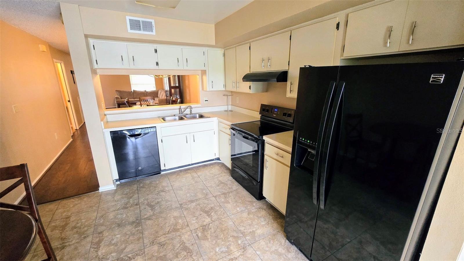Listing photo id 6 for 7144 Bank Drive 205