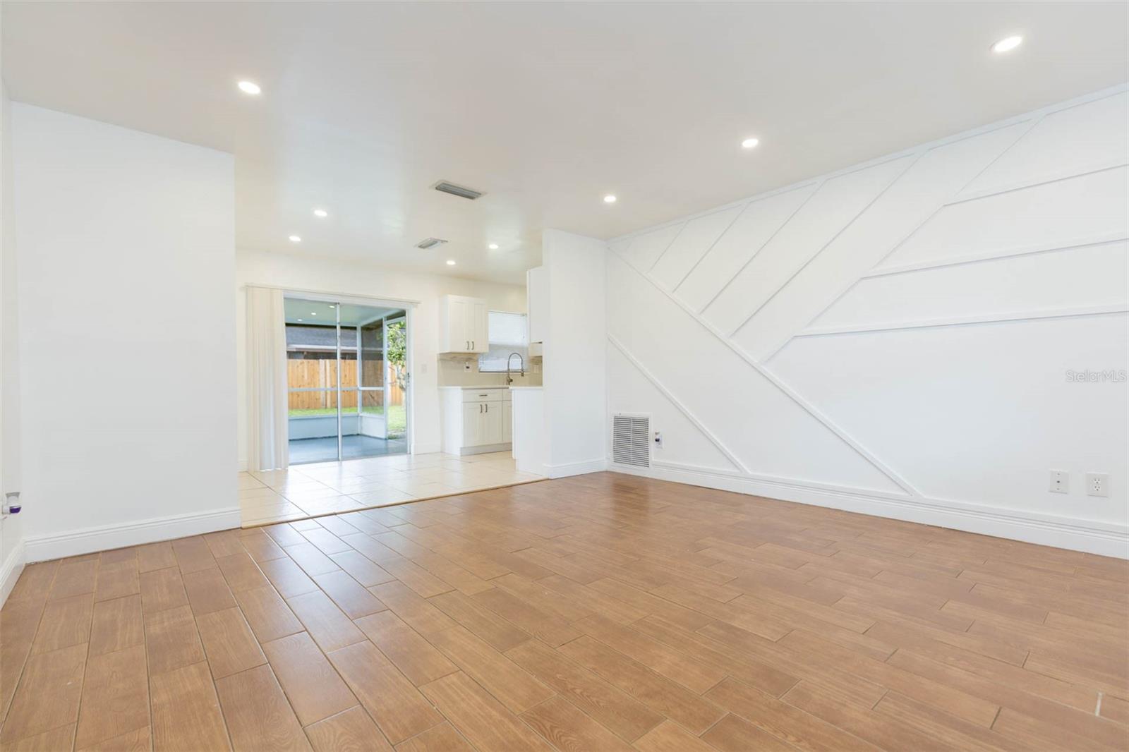 Image 7 of 39 For 5121 Chatsworth Avenue