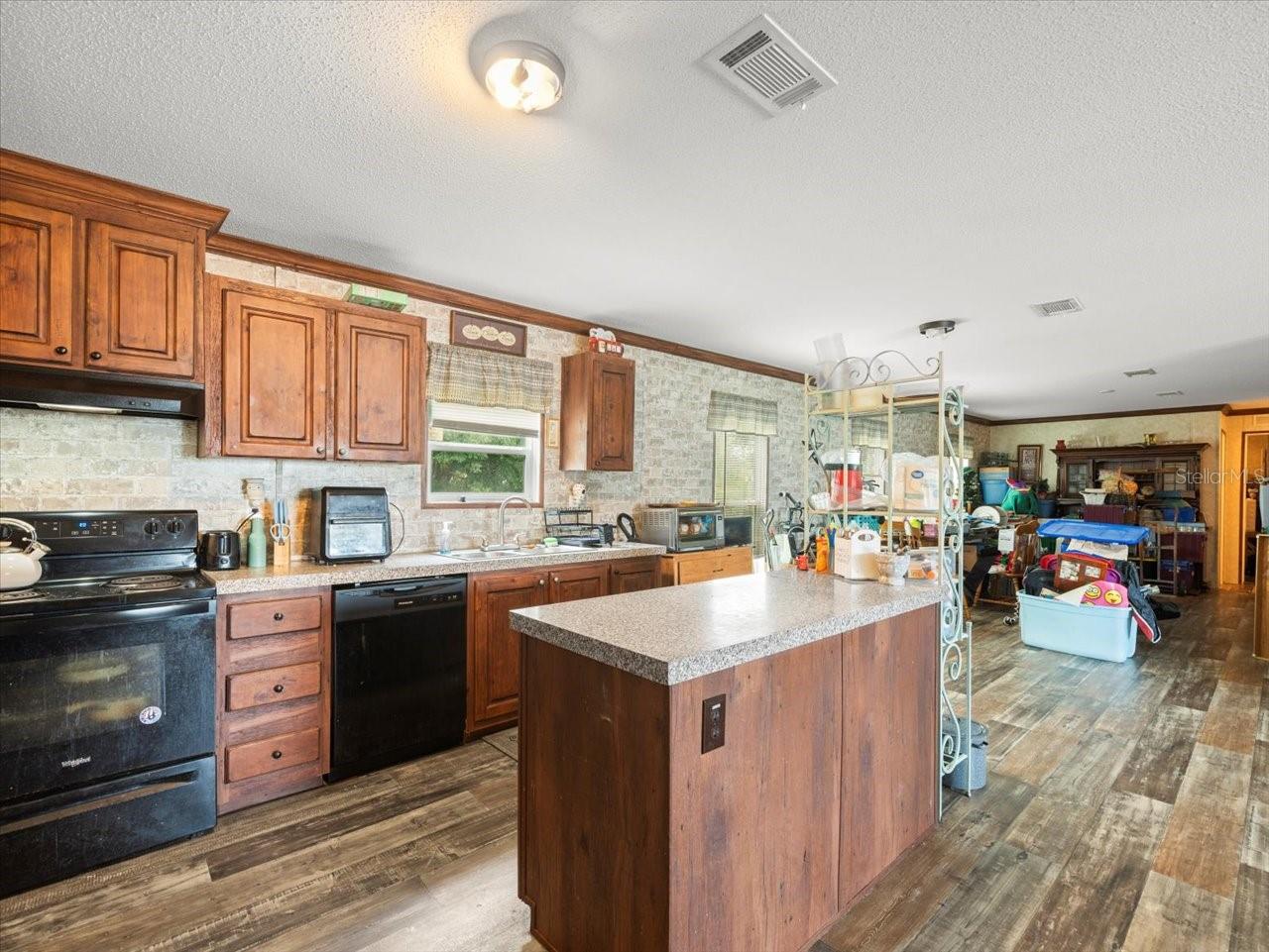 Image 10 of 47 For 9807 Tom Street