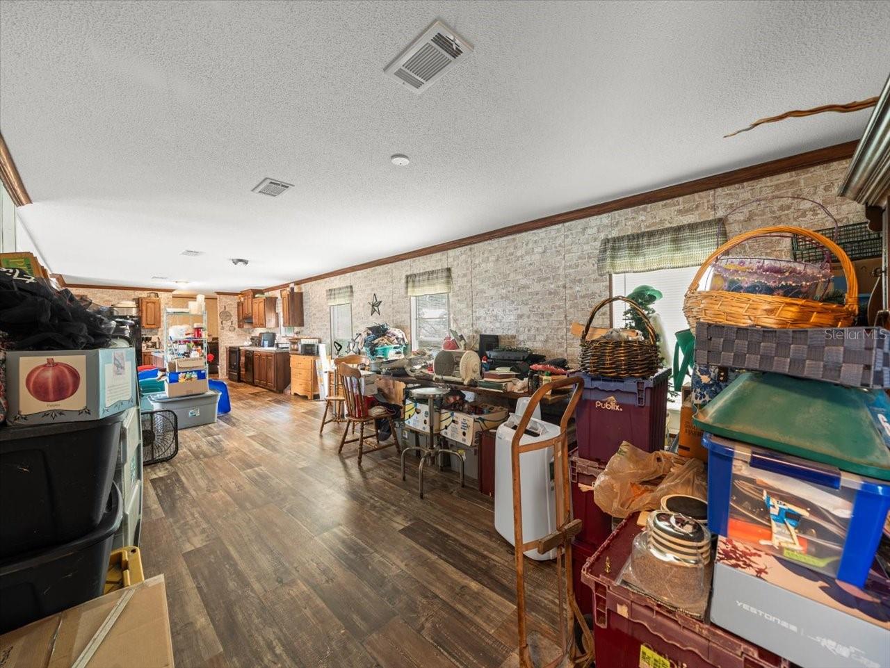 Image 17 of 47 For 9807 Tom Street