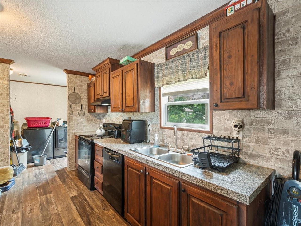 Image 6 of 47 For 9807 Tom Street