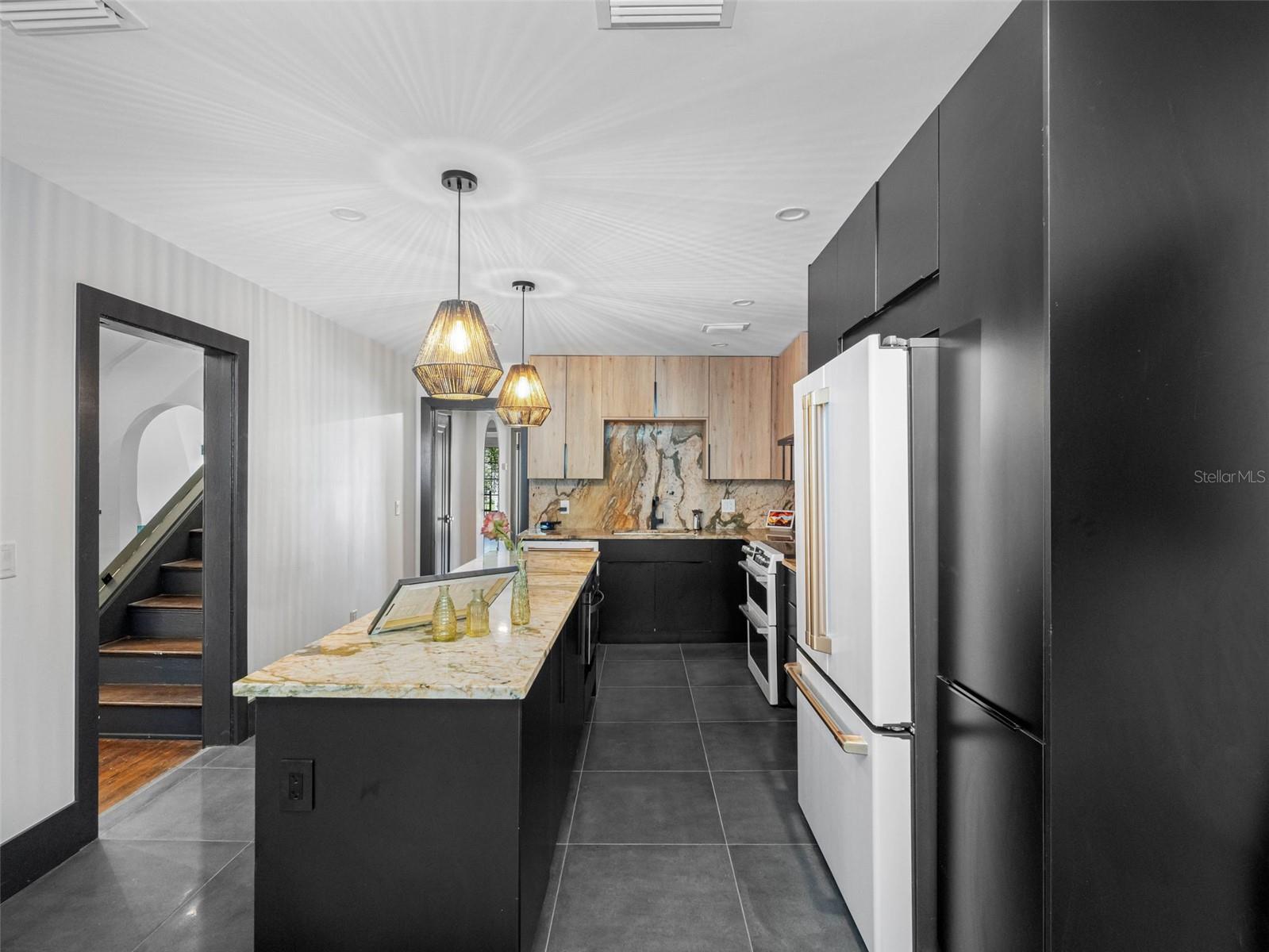 Image 28 of 75 For 1570 48th Avenue N